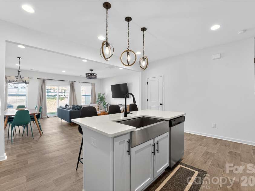 13008 Suncreek Terrace, Charlotte, NC 28214.  MLS# CAR4338560, YatesRealty ID 11118. 