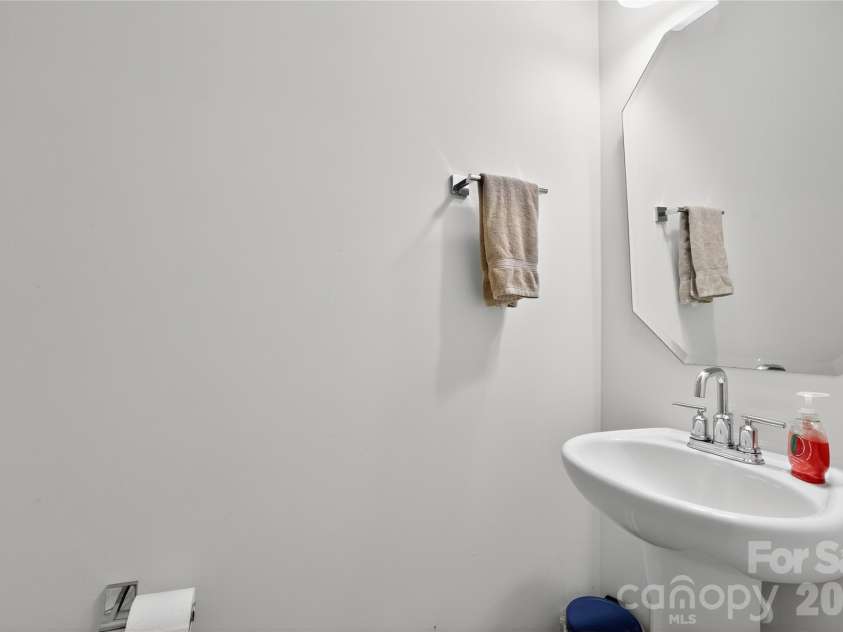 13008 Suncreek Terrace, Charlotte, NC 28214.  MLS# CAR4338560, YatesRealty ID 11118. 
