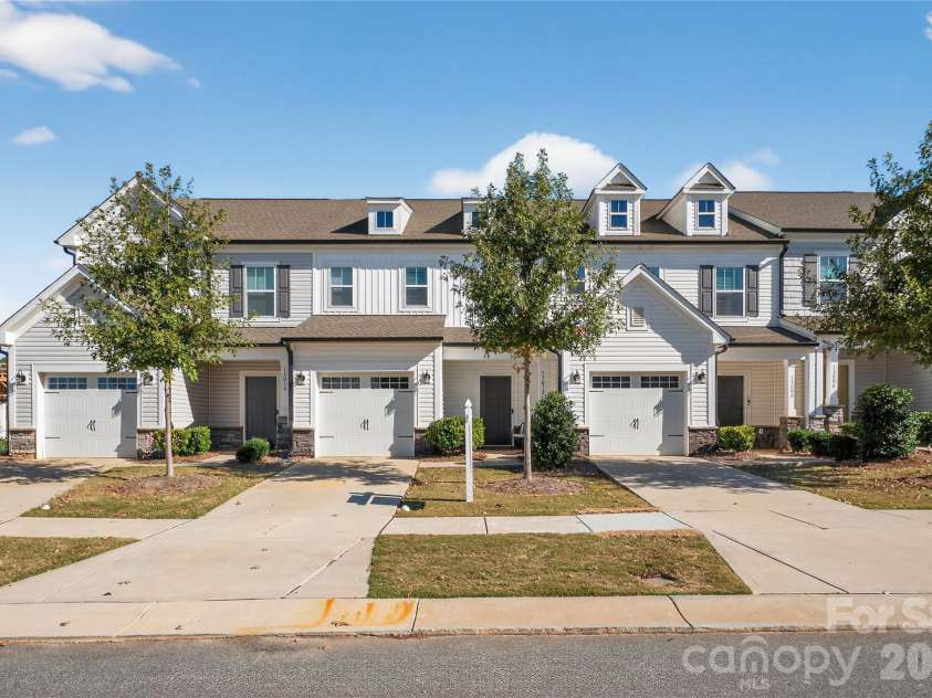 13008 Suncreek Terrace, Charlotte, NC 28214.  MLS# CAR4338560, YatesRealty ID 11118. 