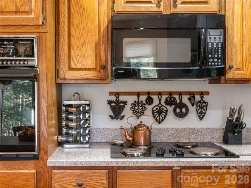 2 Bent Tree Drive, Asheville, NC 28803.  MLS# CAR4335530, YatesRealty ID 11119. 
