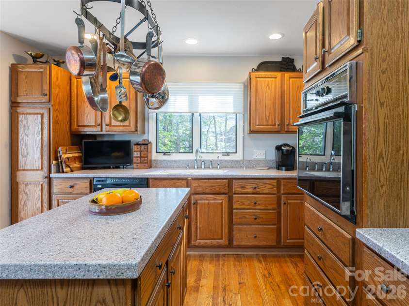 2 Bent Tree Drive, Asheville, NC 28803.  MLS# CAR4335530, YatesRealty ID 11119. 