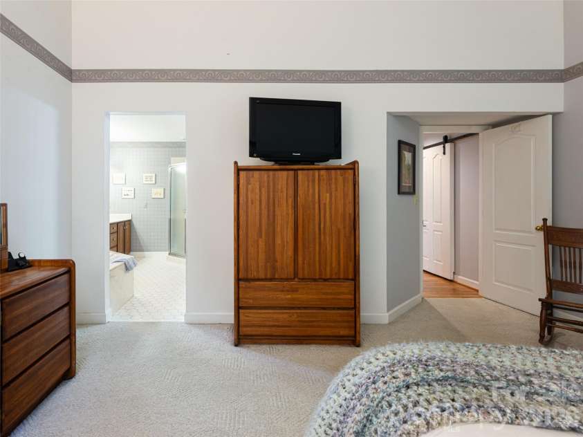 2 Bent Tree Drive, Asheville, NC 28803.  MLS# CAR4335530, YatesRealty ID 11119. 