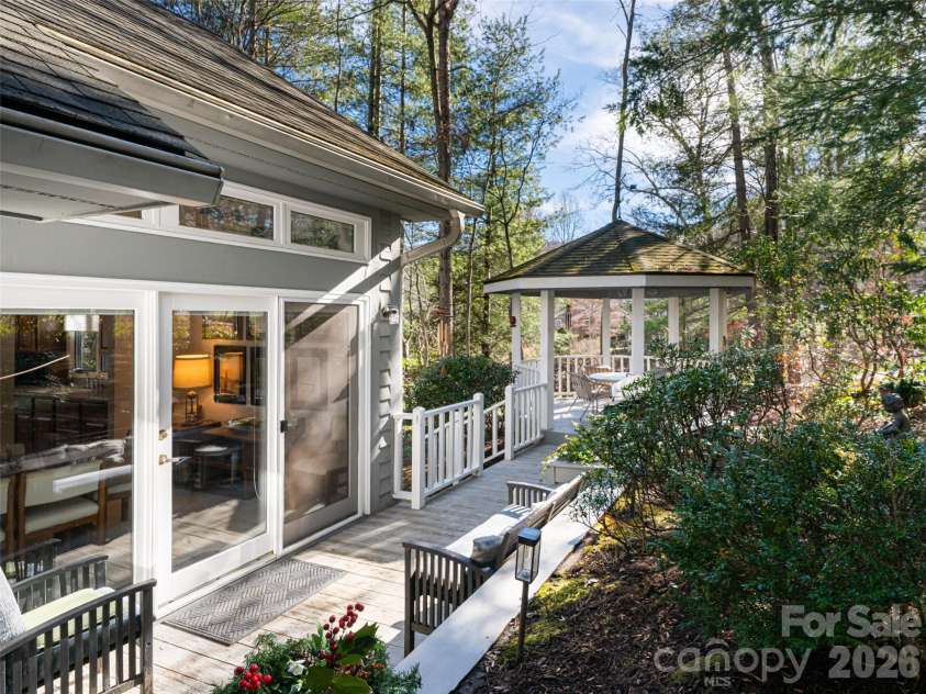 2 Bent Tree Drive, Asheville, NC 28803.  MLS# CAR4335530, YatesRealty ID 11119. 