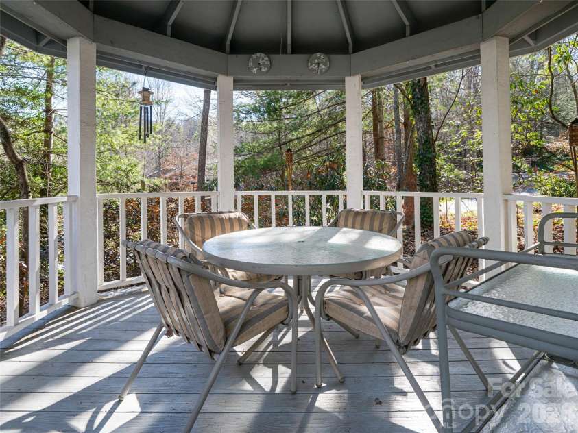 2 Bent Tree Drive, Asheville, NC 28803.  MLS# CAR4335530, YatesRealty ID 11119. 