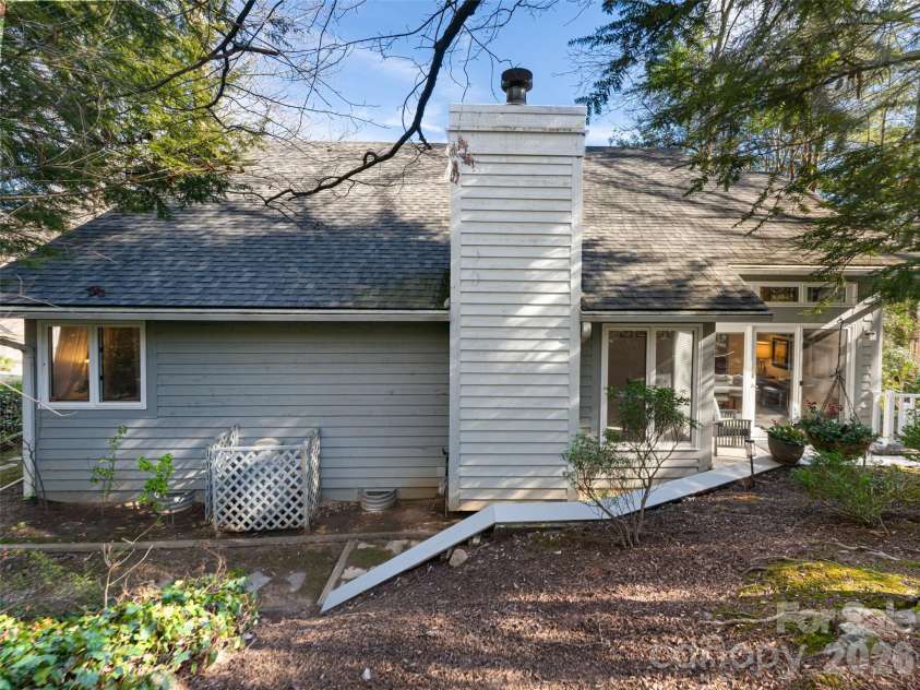 2 Bent Tree Drive, Asheville, NC 28803.  MLS# CAR4335530, YatesRealty ID 11119. 