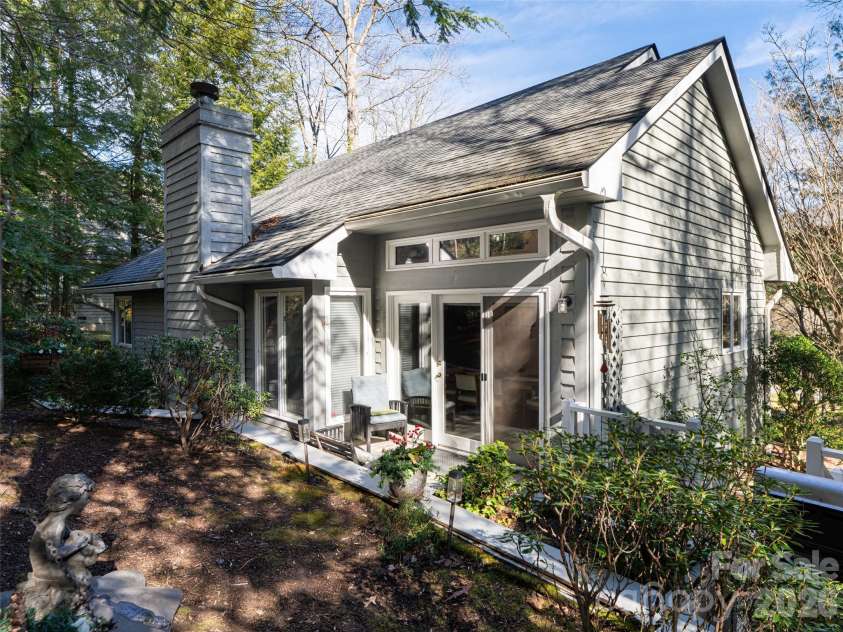 2 Bent Tree Drive, Asheville, NC 28803.  MLS# CAR4335530, YatesRealty ID 11119. 