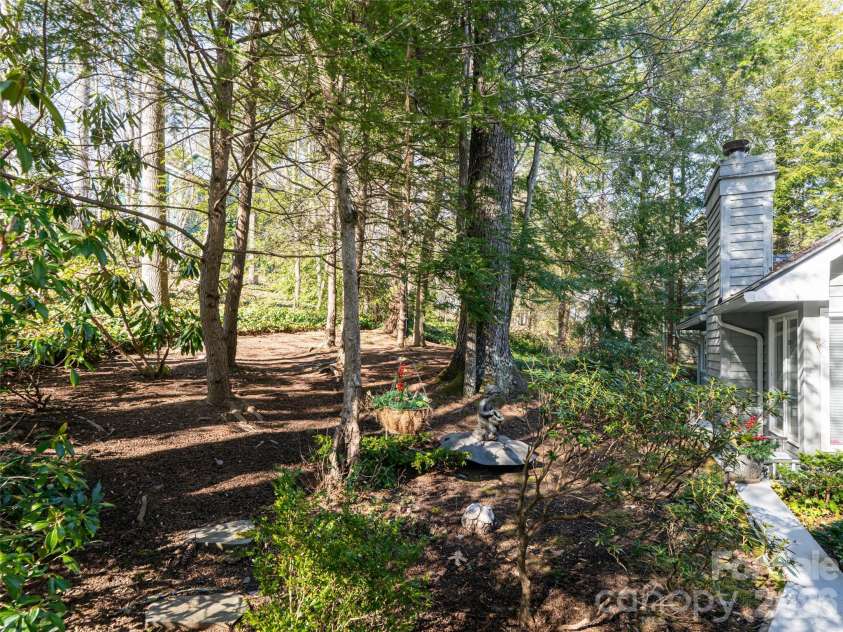 2 Bent Tree Drive, Asheville, NC 28803.  MLS# CAR4335530, YatesRealty ID 11119. 