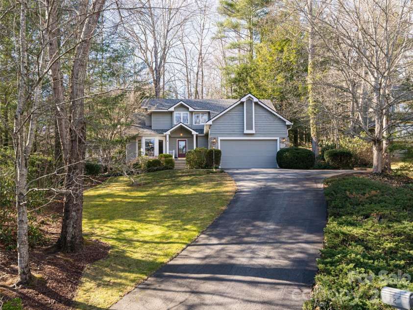 2 Bent Tree Drive, Asheville, NC 28803.  MLS# CAR4335530, YatesRealty ID 11119. 
