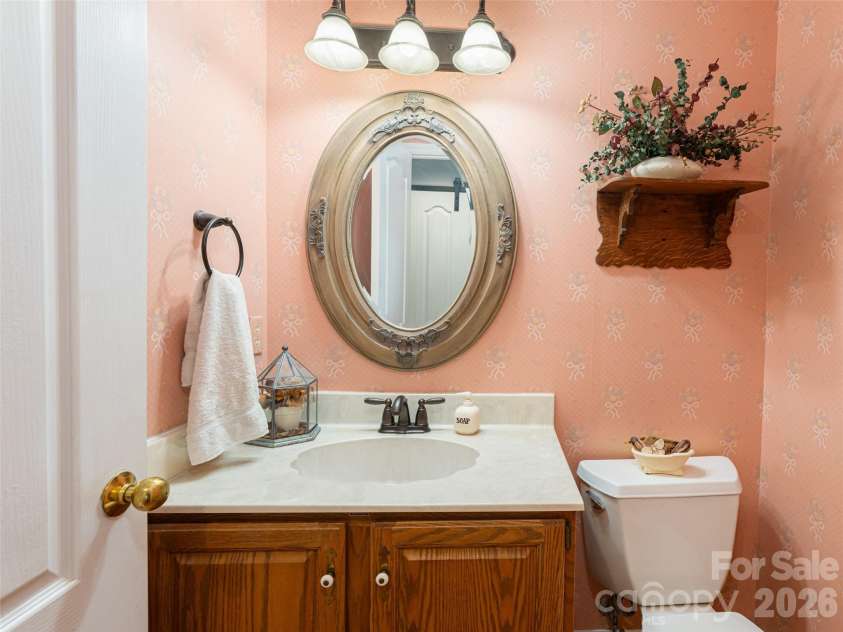 2 Bent Tree Drive, Asheville, NC 28803.  MLS# CAR4335530, YatesRealty ID 11119. Half bath