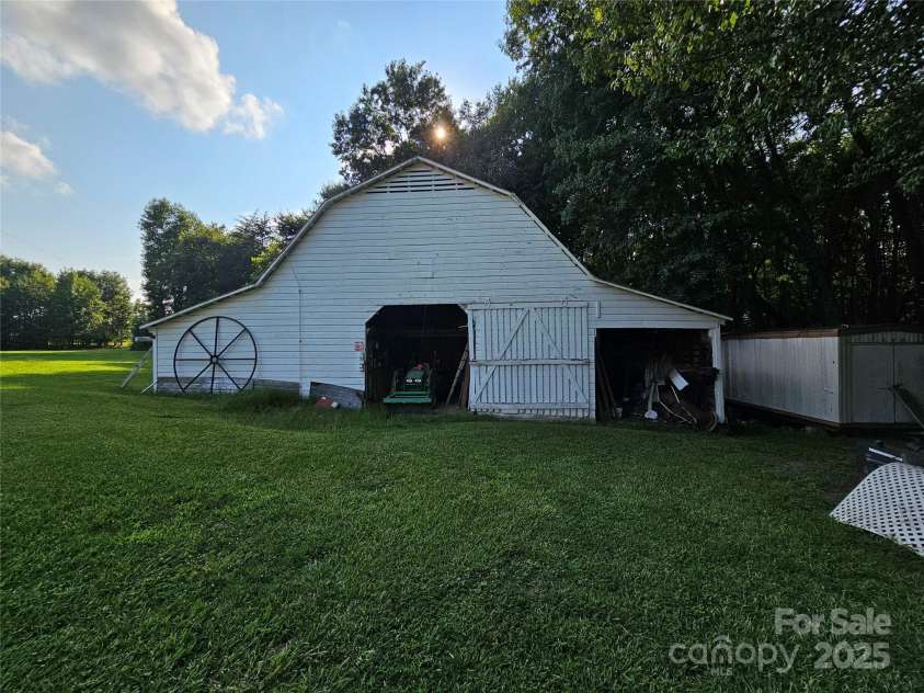 130 Scism Road, Kings Mountain, NC 28086.  MLS# CAR4226300, YatesRealty ID 1112. 