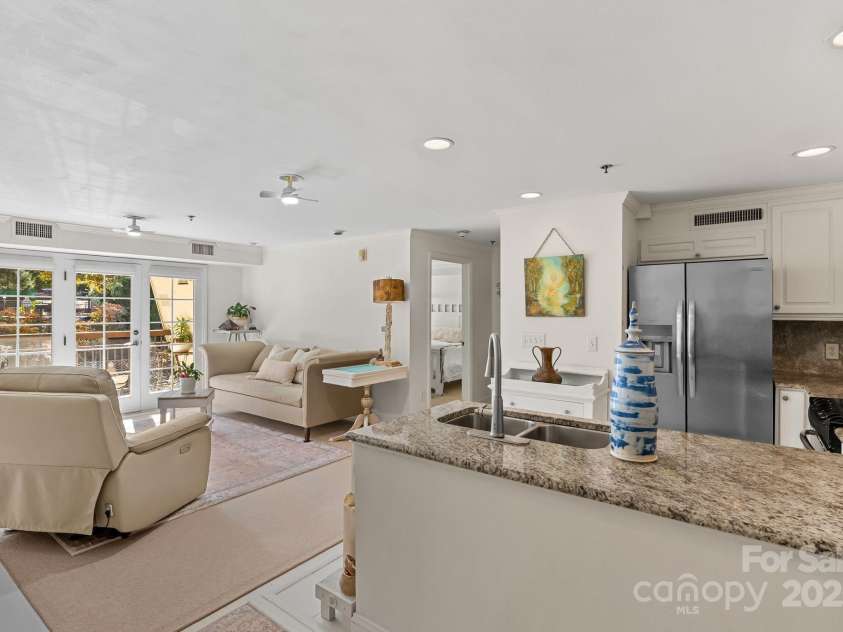 429 Bowling Park Road, Asheville, NC 28803.  MLS# CAR4314459, YatesRealty ID 1112. 