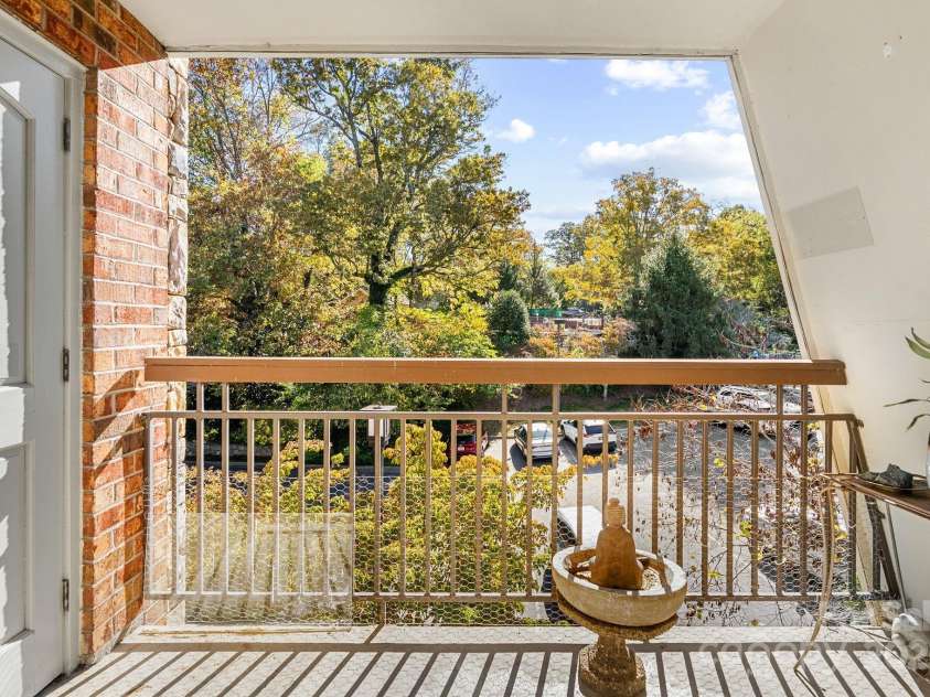 429 Bowling Park Road, Asheville, NC 28803.  MLS# CAR4314459, YatesRealty ID 1112. 