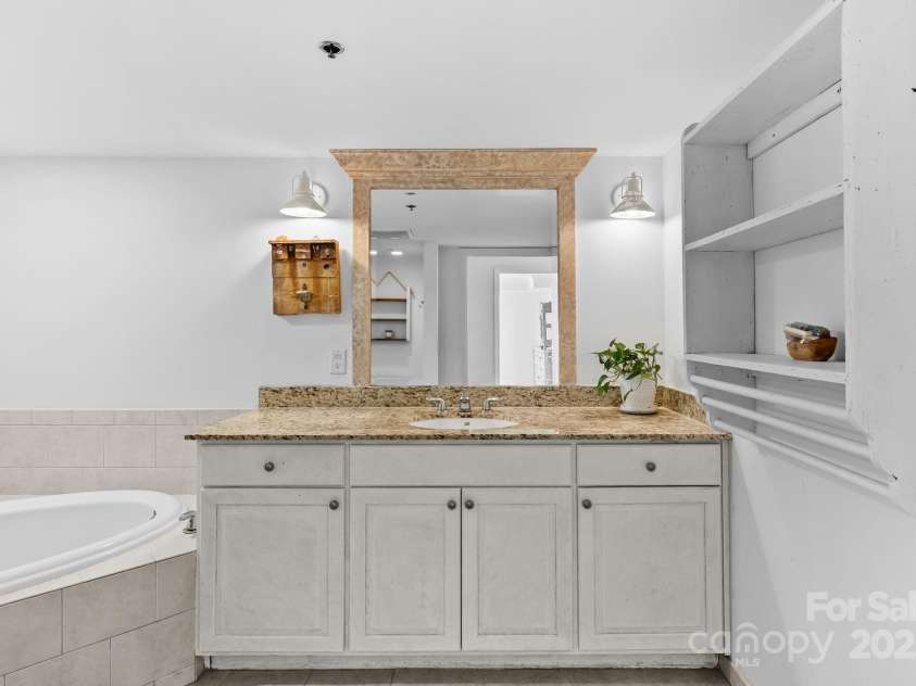 429 Bowling Park Road, Asheville, NC 28803.  MLS# CAR4314459, YatesRealty ID 1112. 