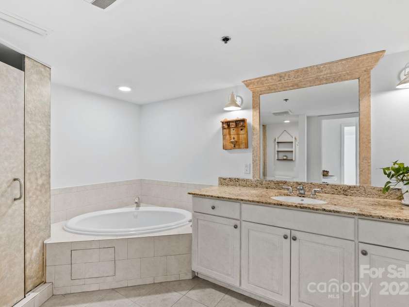 429 Bowling Park Road, Asheville, NC 28803.  MLS# CAR4314459, YatesRealty ID 1112. 