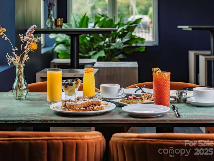 429 Bowling Park Road, Asheville, NC 28803.  MLS# CAR4314459, YatesRealty ID 1112. 