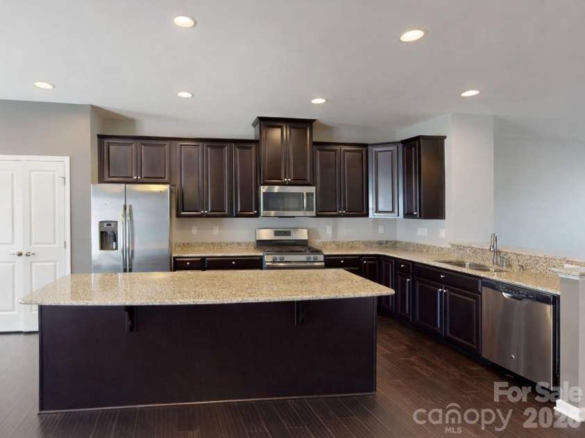 1637 Fleetwood Drive, Charlotte, NC 28208.  MLS# CAR4364546, YatesRealty ID 11120. Kitchen