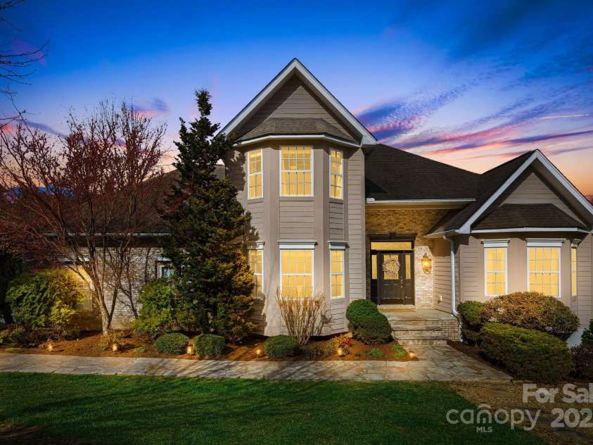 969 Rickel Drive, Hendersonville, NC 28739.  MLS# CAR4238164, YatesRealty ID 11120. 