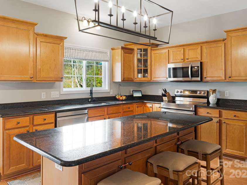 969 Rickel Drive, Hendersonville, NC 28739.  MLS# CAR4238164, YatesRealty ID 11120. 