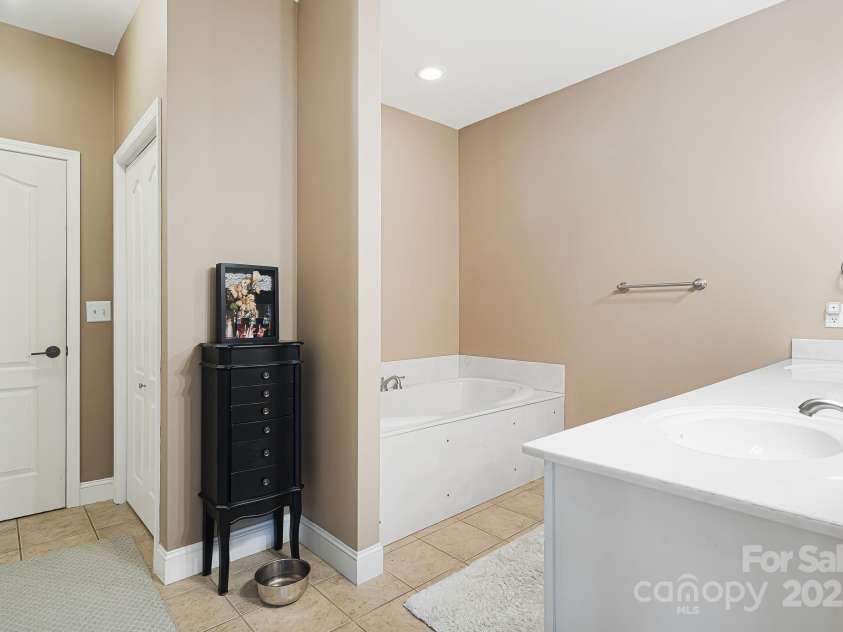 969 Rickel Drive, Hendersonville, NC 28739.  MLS# CAR4238164, YatesRealty ID 11120. 