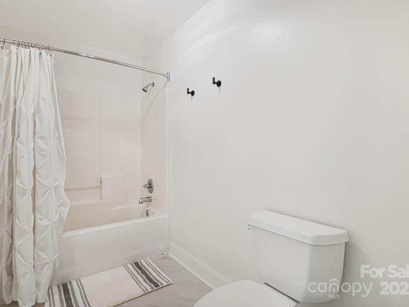 969 Rickel Drive, Hendersonville, NC 28739.  MLS# CAR4238164, YatesRealty ID 11120. 