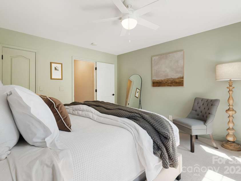 969 Rickel Drive, Hendersonville, NC 28739.  MLS# CAR4238164, YatesRealty ID 11120. 