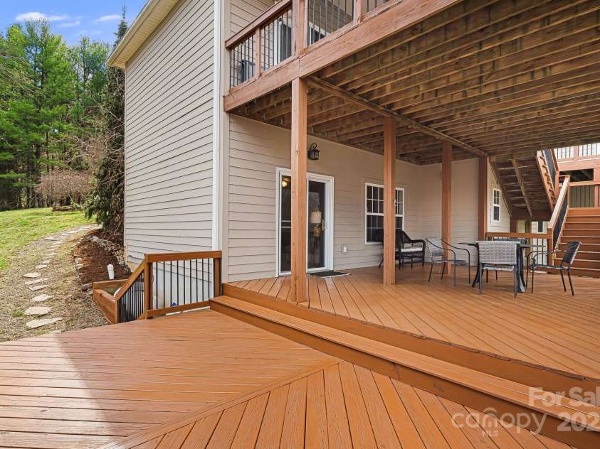 969 Rickel Drive, Hendersonville, NC 28739.  MLS# CAR4238164, YatesRealty ID 11120. 