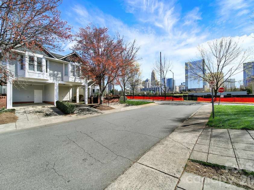 804 Greenleaf Avenue, Charlotte, NC 28202.  MLS# CAR4357348, YatesRealty ID 11121. 