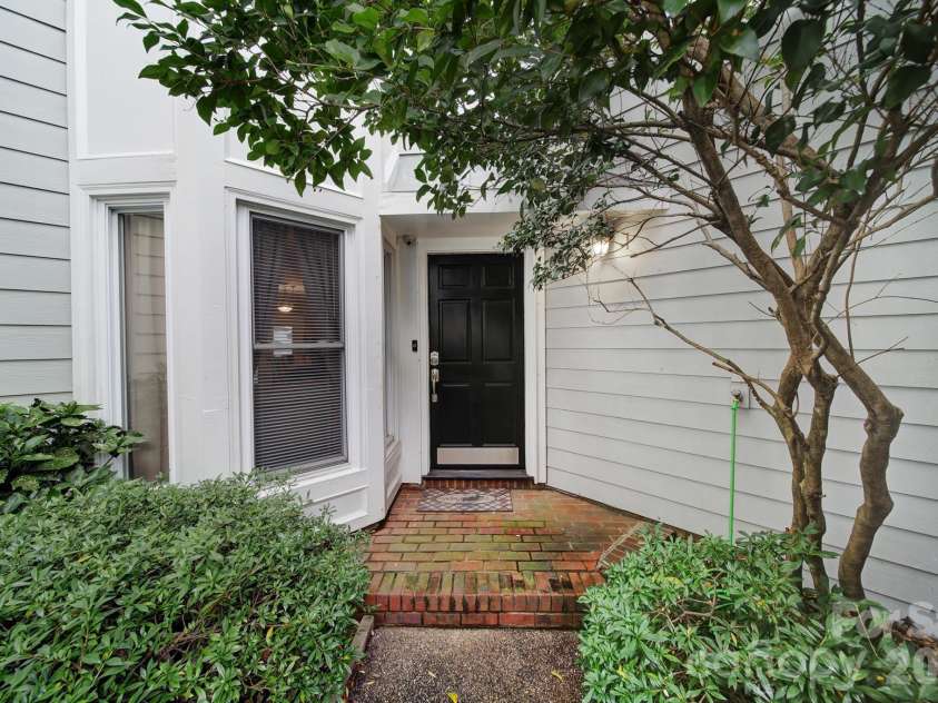 804 Greenleaf Avenue, Charlotte, NC 28202.  MLS# CAR4357348, YatesRealty ID 11121. 