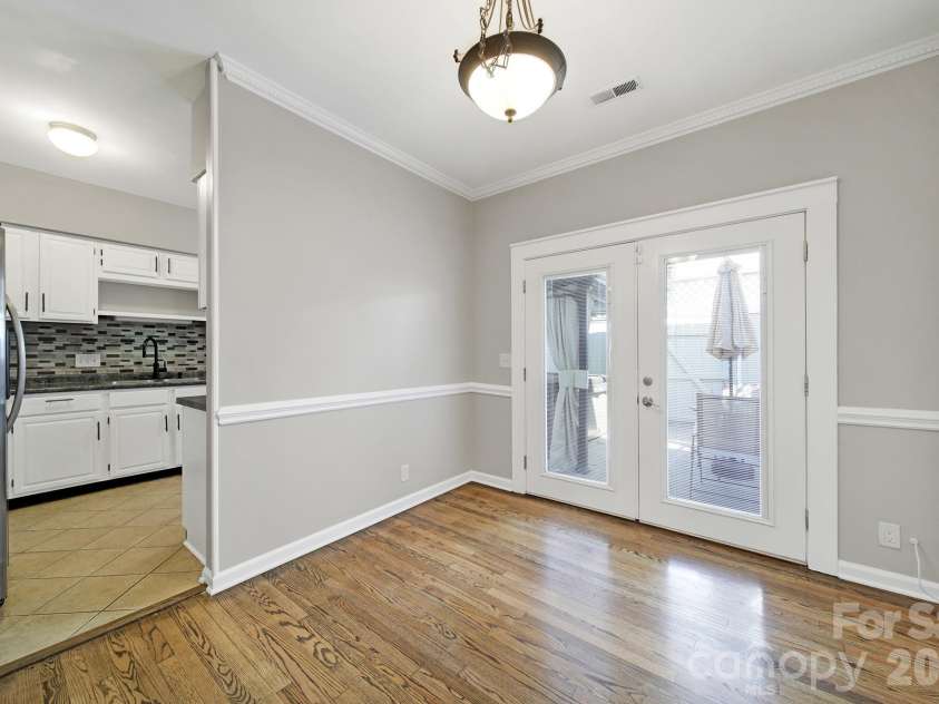 804 Greenleaf Avenue, Charlotte, NC 28202.  MLS# CAR4357348, YatesRealty ID 11121. 