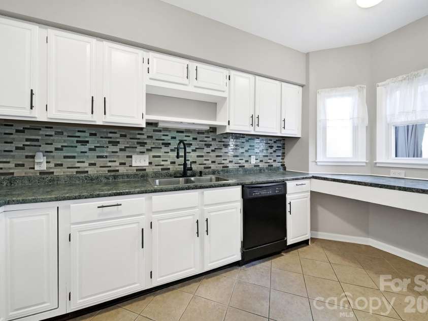804 Greenleaf Avenue, Charlotte, NC 28202.  MLS# CAR4357348, YatesRealty ID 11121. 
