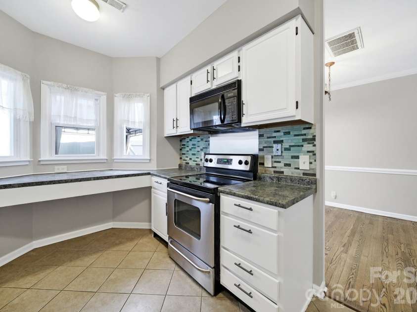 804 Greenleaf Avenue, Charlotte, NC 28202.  MLS# CAR4357348, YatesRealty ID 11121. 