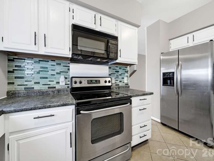 804 Greenleaf Avenue, Charlotte, NC 28202.  MLS# CAR4357348, YatesRealty ID 11121. 