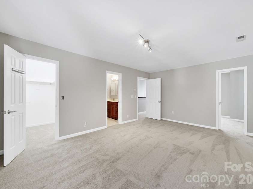 804 Greenleaf Avenue, Charlotte, NC 28202.  MLS# CAR4357348, YatesRealty ID 11121. 