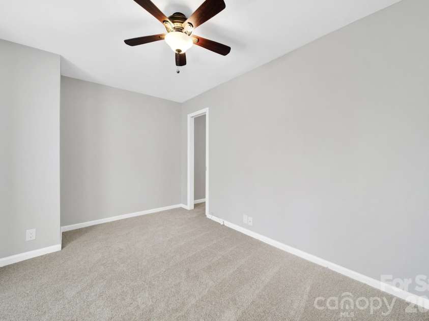 804 Greenleaf Avenue, Charlotte, NC 28202.  MLS# CAR4357348, YatesRealty ID 11121. 