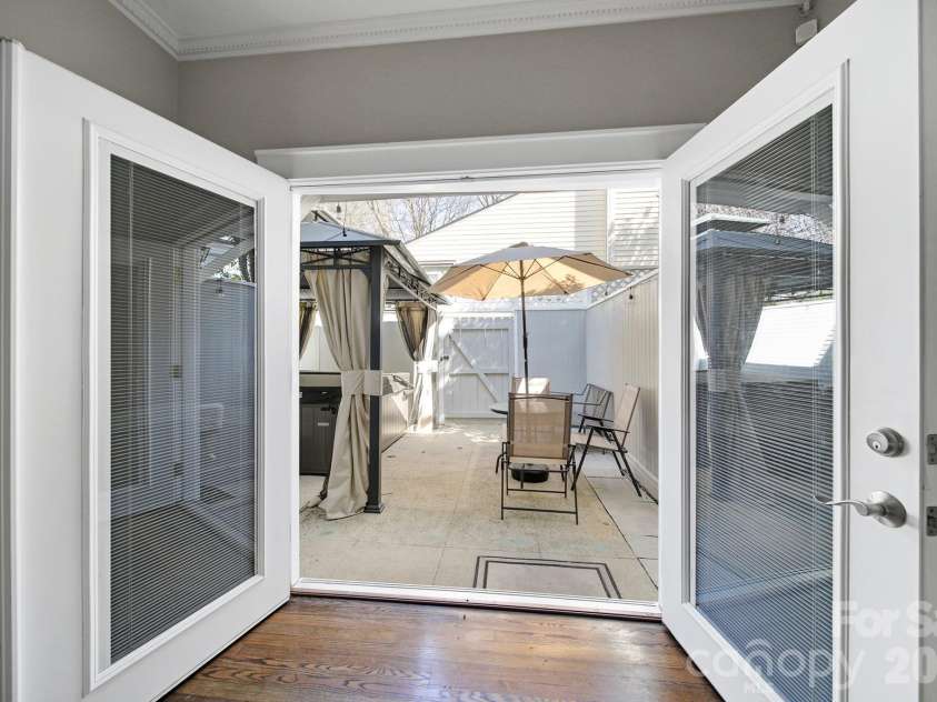 804 Greenleaf Avenue, Charlotte, NC 28202.  MLS# CAR4357348, YatesRealty ID 11121. 