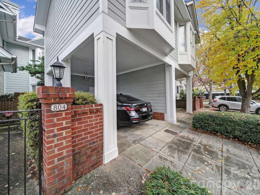 804 Greenleaf Avenue, Charlotte, NC 28202.  MLS# CAR4357348, YatesRealty ID 11121. 