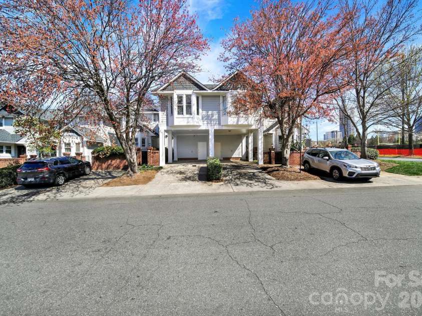 804 Greenleaf Avenue, Charlotte, NC 28202.  MLS# CAR4357348, YatesRealty ID 11121. 
