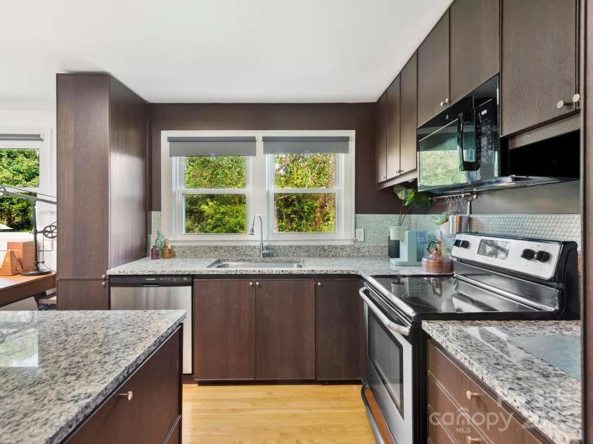 753 Sand Hill Road, Asheville, NC 28806.  MLS# CAR4246282, YatesRealty ID 11122. 