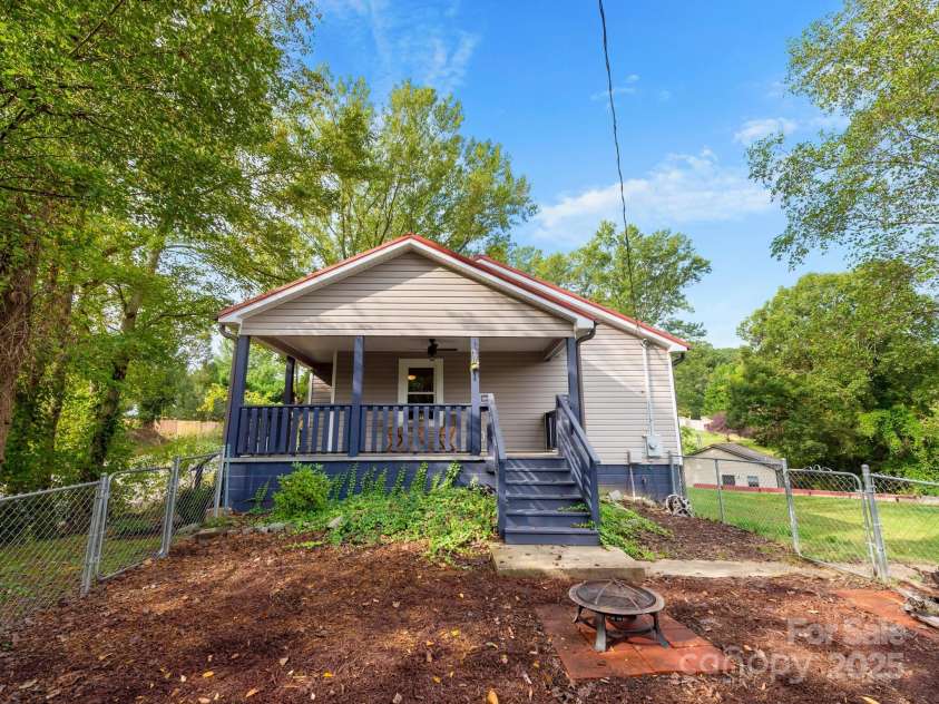 753 Sand Hill Road, Asheville, NC 28806.  MLS# CAR4246282, YatesRealty ID 11122. 