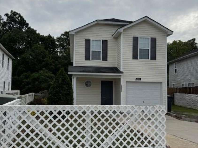 3514 Crestridge Drive, Charlotte, NC 28217.  MLS# CAR4357120, YatesRealty ID 11124. 