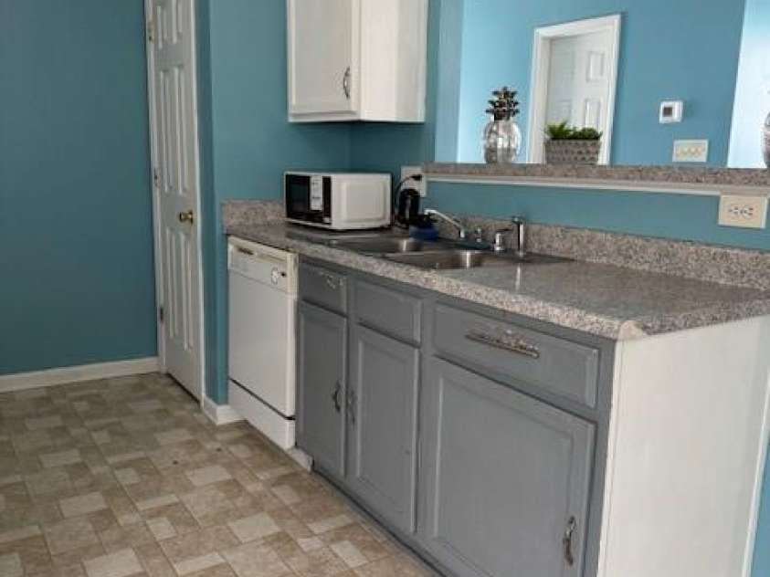 3514 Crestridge Drive, Charlotte, NC 28217.  MLS# CAR4357120, YatesRealty ID 11124. 