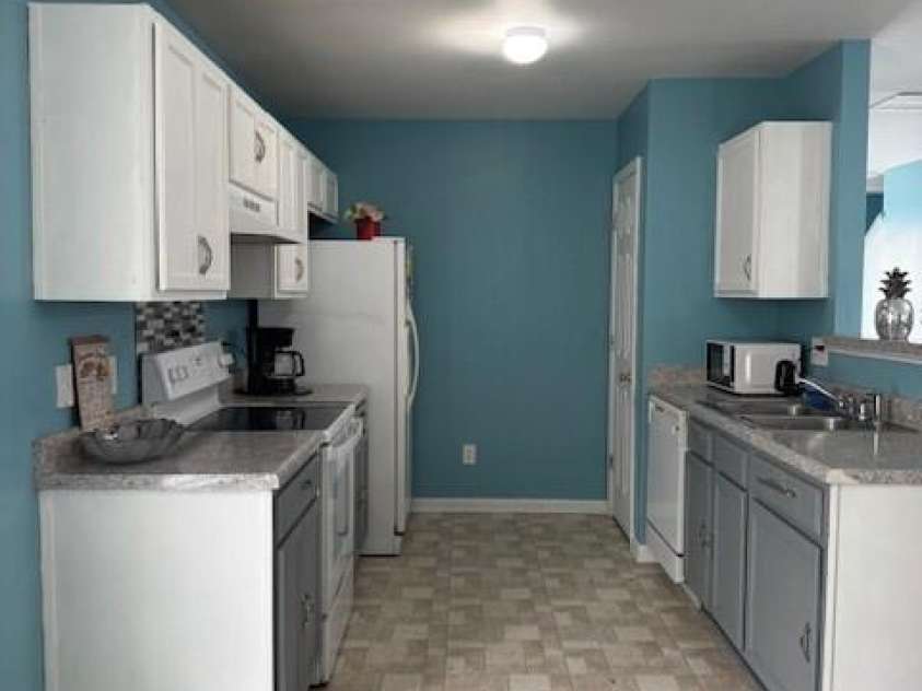 3514 Crestridge Drive, Charlotte, NC 28217.  MLS# CAR4357120, YatesRealty ID 11124. 