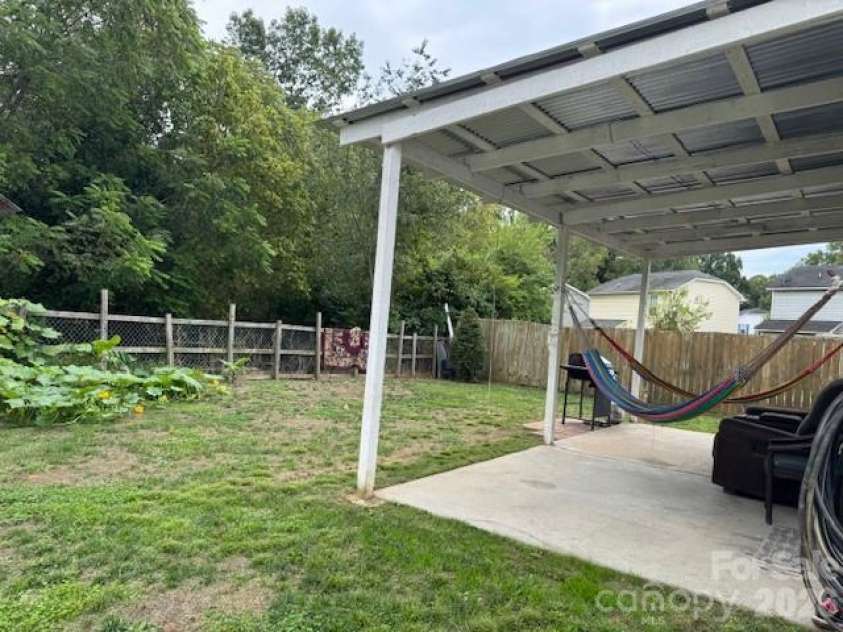 3514 Crestridge Drive, Charlotte, NC 28217.  MLS# CAR4357120, YatesRealty ID 11124. 