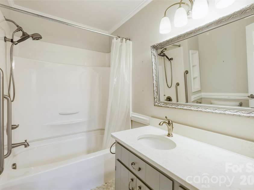 104 McArthur Avenue, Concord, NC 28025.  MLS# CAR4344747, YatesRealty ID 11125. Primary Bath