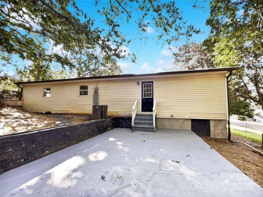 502 Cherry Street, Belmont, NC 28012.  MLS# CAR4218374, YatesRealty ID 11125. 