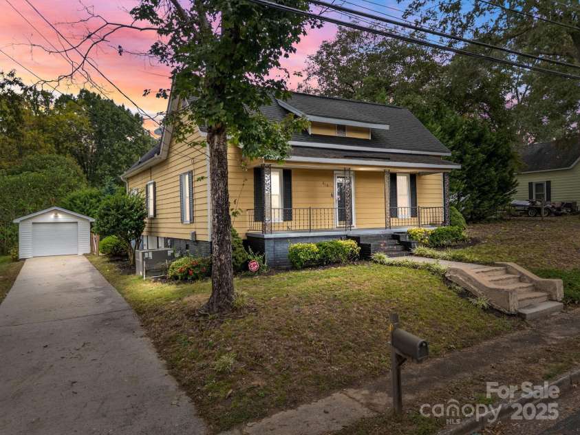 610 Watts Street, Albemarle, NC 28001.  MLS# CAR4310965, YatesRealty ID 11126. 