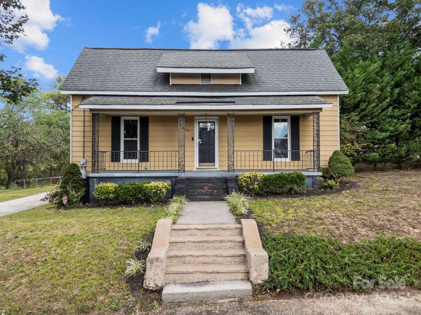 610 Watts Street, Albemarle, NC 28001.  MLS# CAR4310965, YatesRealty ID 11126. 