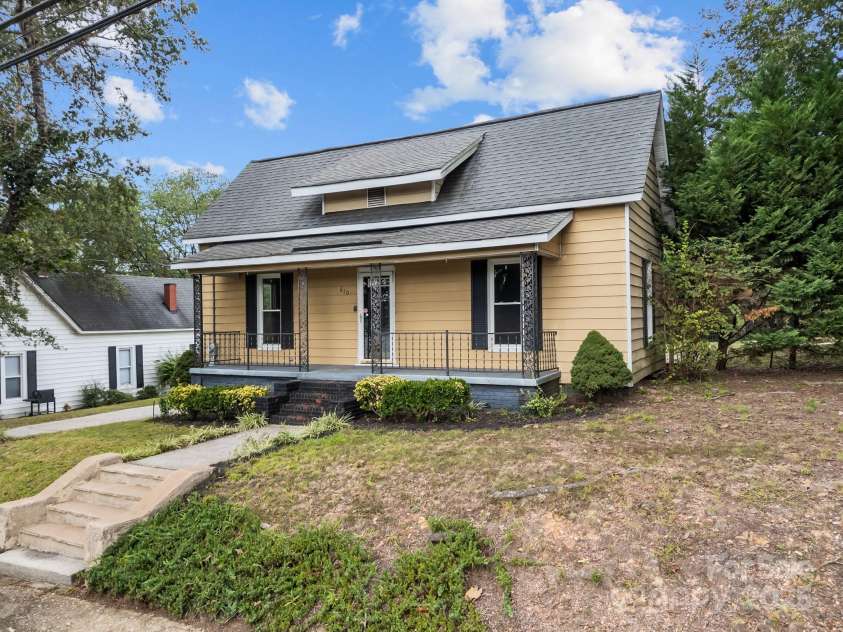 610 Watts Street, Albemarle, NC 28001.  MLS# CAR4310965, YatesRealty ID 11126. 