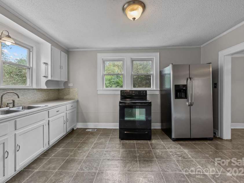 610 Watts Street, Albemarle, NC 28001.  MLS# CAR4310965, YatesRealty ID 11126. 