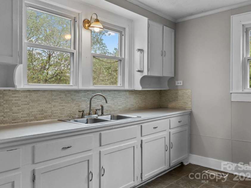 610 Watts Street, Albemarle, NC 28001.  MLS# CAR4310965, YatesRealty ID 11126. 
